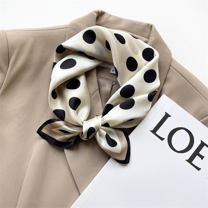 女性のための純粋なシルクスカーフ,小さな正方形のバンダナ,女 - Ascot Neck Scarf のレビューと価格