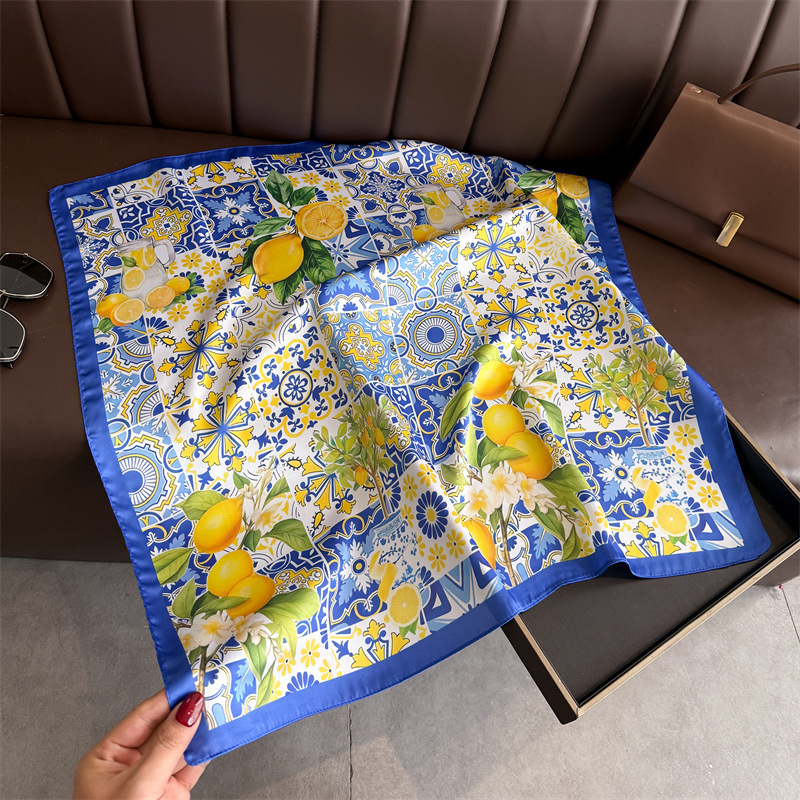2026年新作フルーツプリントシルクスクエアスカーフ、女性用 - Ascot Neck Scarf のレビューと価格